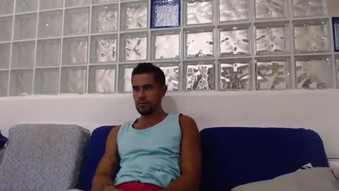 Snapshot of hugoanzola chatting on 02-20-25, 06:28 Colombian Milkman online show from 02-20-25, 06:28