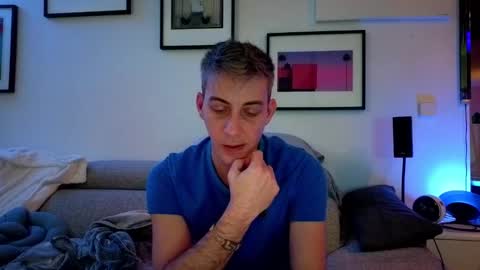 Snapshot of hugolandcam chatting on 01-26-25, 08:45 Hugo online show from 01-26-25, 08:45