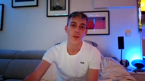 Snapshot of hugolandcam chatting on 01-30-25, 09:04 Hugo online show from 01-30-25, 09:04