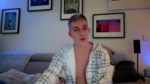 Snapshot of hugolandcam chatting on 02-18-25, 01:11 Hugo online show from 02-18-25, 01:11