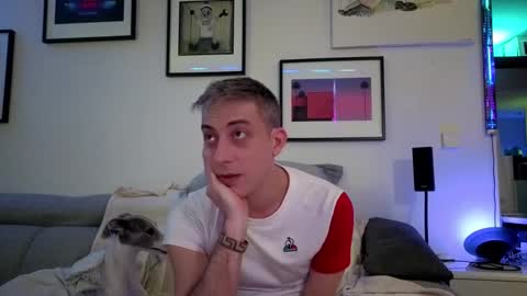 Snapshot of hugolandcam chatting on 02-22-25, 08:42 Hugo online show from 02-22-25, 08:42