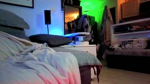 Snapshot of hugolandcam chatting on 02-28-25, 09:12 Hugo online show from 02-28-25, 09:12