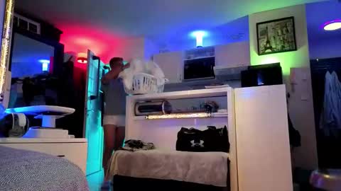 Snapshot of hugolandcam chatting on 09-09-25, 08:08 Hugo online show from 09-09-25, 08:08