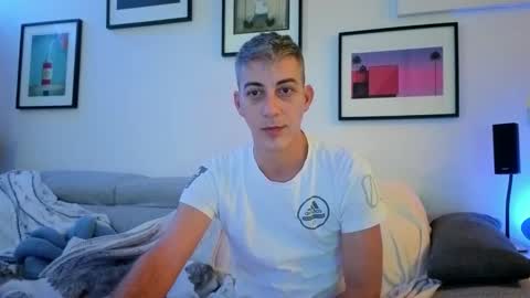 Snapshot of hugolandcam chatting on 11-16-25, 03:28 Hugo online show from 11-16-25, 03:28