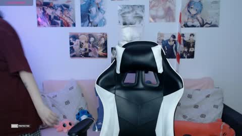 Snapshot of hugomin chatting on 12-16-24, 05:49 HugoMin online show from 12-16-24, 05:49