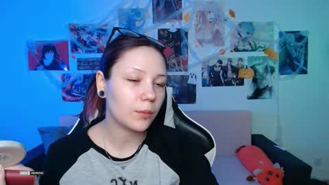 Snapshot of hugomin chatting on 11-18-25, 07:13 HugoMin online show from 11-18-25, 07:13