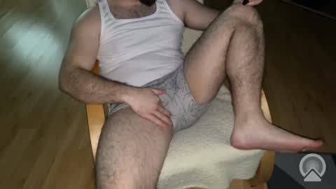 Snapshot of hundick696 chatting on 12-20-25, 01:29 hundick696 online show from 12-20-25, 01:29