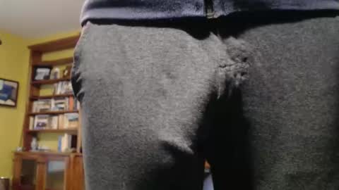 Snapshot of hung_hot_fit10 chatting on 12-05-25, 07:10 Big uncut cock dripping online show from 12-05-25, 07:10