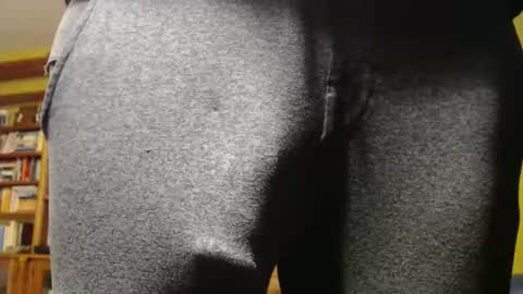 Snapshot of hung_hot_fit10 chatting on 01-13-26, 12:38 Big uncut cock dripping online show from 01-13-26, 12:38