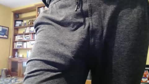 Snapshot of hung_hot_fit10 chatting on 02-15-26, 12:29 Big uncut cock dripping online show from 02-15-26, 12:29