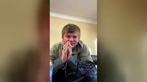 Snapshot of hungdaddy450 chatting on 12-04-25, 05:21 hungdaddy450 online show from 12-04-25, 05:21