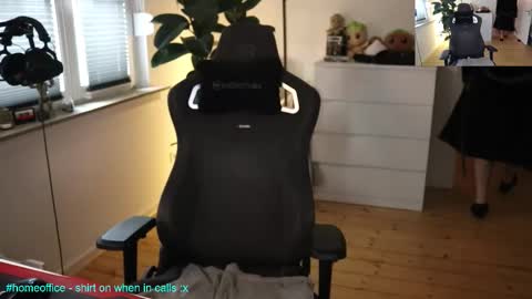 Snapshot of hungry_26 chatting on 12-17-25, 09:37 hungry_26 online show from 12-17-25, 09:37