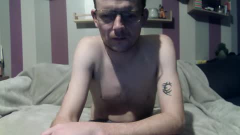 Snapshot of hunkyguy39 chatting on 01-11-26, 02:27 hunkyguy39 online show from 01-11-26, 02:27
