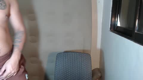 Snapshot of hunkyzeus chatting on 01-16-25, 04:38 hunkyzeus online show from 01-16-25, 04:38