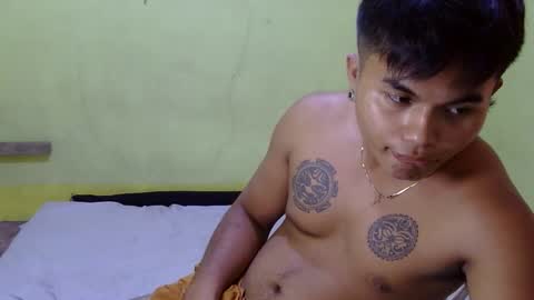 Snapshot of hunkyzeus chatting on 10-15-25, 11:43 hunkyzeus online show from 10-15-25, 11:43