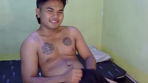 Snapshot of hunkyzeus chatting on 10-18-25, 05:25 hunkyzeus online show from 10-18-25, 05:25