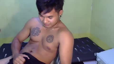Snapshot of hunkyzeus chatting on 10-20-25, 04:29 hunkyzeus online show from 10-20-25, 04:29