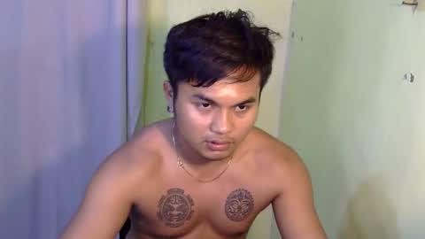 Snapshot of hunkyzeus chatting on 11-28-25, 01:47 hunkyzeus online show from 11-28-25, 01:47