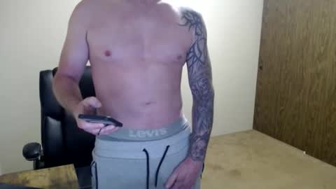 Snapshot of hunter_jayden7 chatting on 06-08-26, 10:10 TypsyT7 online show from 06-08-26, 10:10