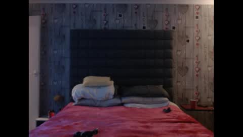 Snapshot of hunterandesme chatting on 01-21-25, 10:30 HunterandEsme online show from 01-21-25, 10:30