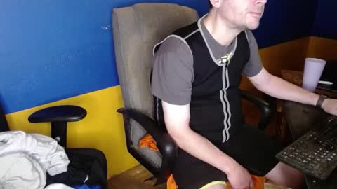 Snapshot of huskyguy chatting on 12-07-24, 05:04 Huskyguy online show from 12-07-24, 05:04