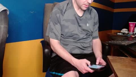 Snapshot of huskyguy chatting on 12-16-24, 04:02 Huskyguy online show from 12-16-24, 04:02