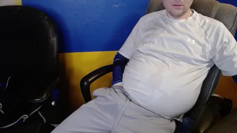 Snapshot of huskyguy chatting on 12-31-24, 04:49 Huskyguy online show from 12-31-24, 04:49