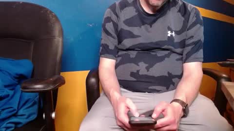 Snapshot of huskyguy chatting on 02-02-25, 04:05 Huskyguy online show from 02-02-25, 04:05