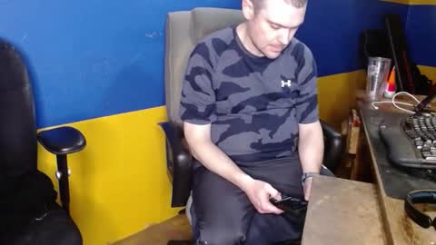 Snapshot of huskyguy chatting on 02-17-26, 04:42 Huskyguy online show from 02-17-26, 04:42