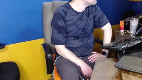 Snapshot of huskyguy chatting on 03-01-26, 04:47 Huskyguy online show from 03-01-26, 04:47