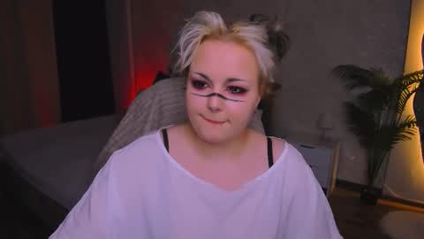 Snapshot of hwasamoore chatting on 03-01-26, 08:22 Hwasa online show from 03-01-26, 08:22