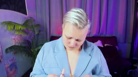 Hwasa online show from 04-15-26, 05:47