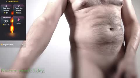 Snapshot of hxmister chatting on 10-08-25, 08:01 Andrew online show from 10-08-25, 08:01