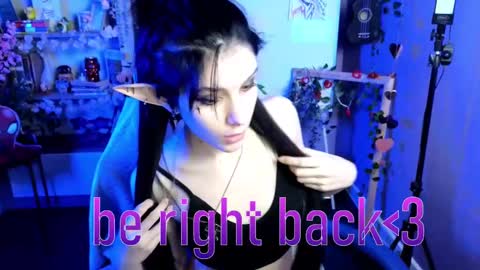 Snapshot of hyeon_jin chatting on 02-17-25, 12:43 Hyeon Jin online show from 02-17-25, 12:43