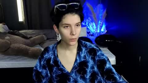 Snapshot of hyeon_jin chatting on 03-11-25, 10:18 Hyeon Jin online show from 03-11-25, 10:18