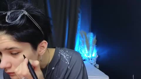 Snapshot of hyeon_jin chatting on 03-12-25, 10:48 Hyeon Jin online show from 03-12-25, 10:48