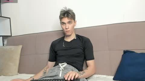 hyper_muse online show from 04-21-26, 01:17