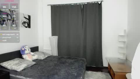 Snapshot of hypno_eyes_babe chatting on 10-29-25, 02:08 Kate online show from 10-29-25, 02:08