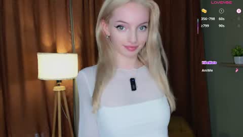 Snapshot of hypno_eyes_babe chatting on 06-19-26, 03:05 Kate online show from 06-19-26, 03:05