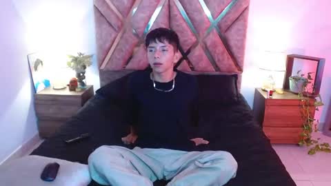 Son Hyunjin online show from 09-19-25, 12:34