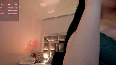 Snapshot of i_akane chatting on 10-22-25, 01:11 Akane online show from 10-22-25, 01:11