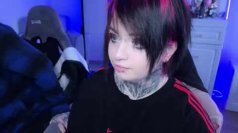 Snapshot of i_died_again chatting on 12-15-24, 11:12 Asya online show from 12-15-24, 11:12