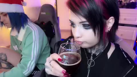 Snapshot of i_died_again chatting on 12-29-24, 02:42 Asya online show from 12-29-24, 02:42