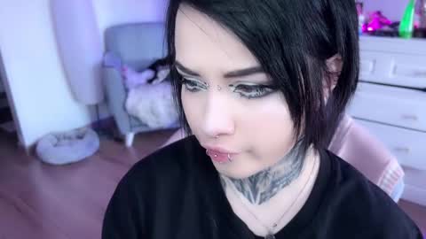 Snapshot of i_died_again chatting on 01-21-25, 10:30 Asya online show from 01-21-25, 10:30