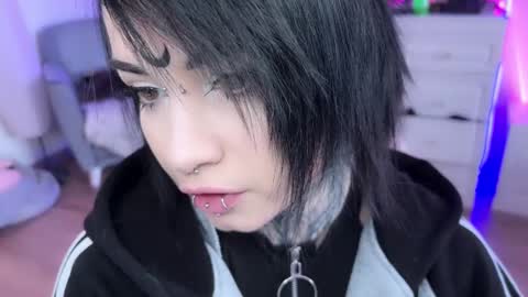 Snapshot of i_died_again chatting on 01-23-25, 10:01 Asya online show from 01-23-25, 10:01