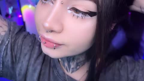 Snapshot of i_died_again chatting on 12-19-25, 09:05 Asya online show from 12-19-25, 09:05