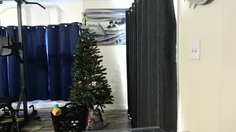 Snapshot of i_fetishize_u chatting on 01-05-25, 05:41 ShortStuff online show from 01-05-25, 05:41