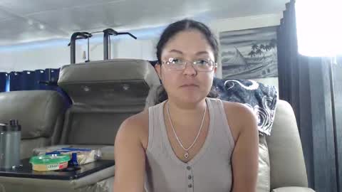 Snapshot of i_fetishize_u chatting on 05-29-26, 05:44 ShortStuff online show from 05-29-26, 05:44
