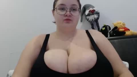 Snapshot of i_fucked_u_yesterday chatting on 12-29-24, 05:44 Dominika online show from 12-29-24, 05:44