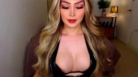 QUEEN SUSSIE BROWN online show from 02-27-26, 05:07